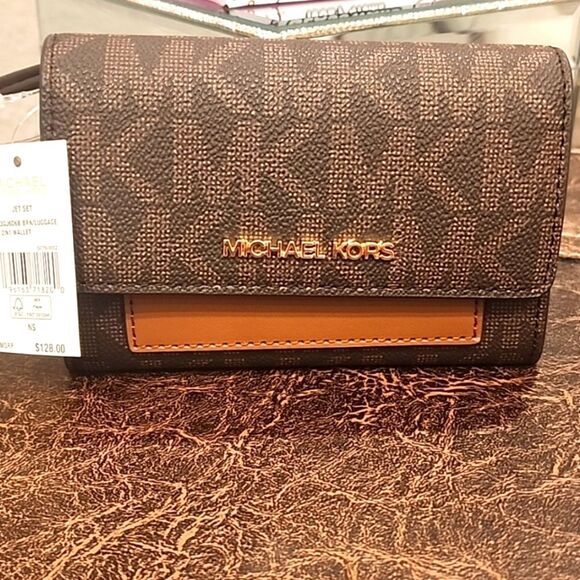 Michael Kors Jet Set Medium 2-In-1 Wallet - Picture 8 of 12